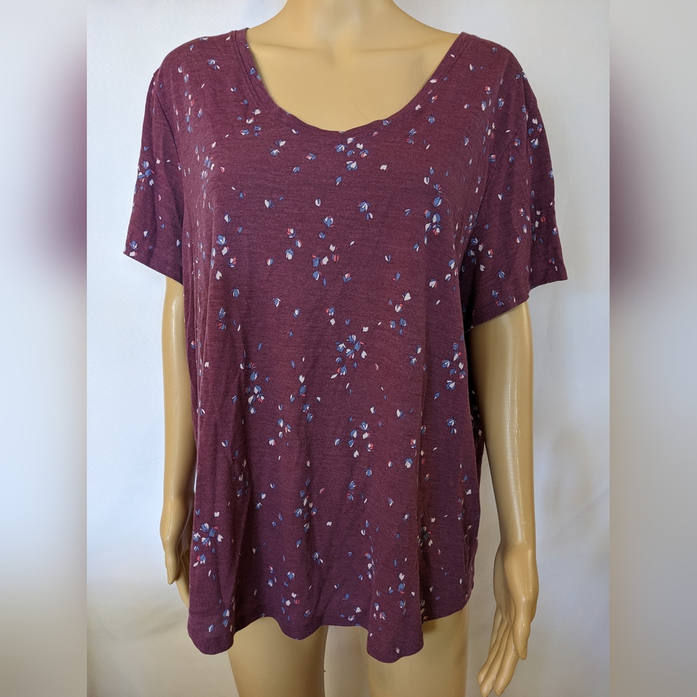 🌸 Burgundy Floral Short Sleeve Top – Soft Casual Everyday Tee Size 1X 🌸 TI